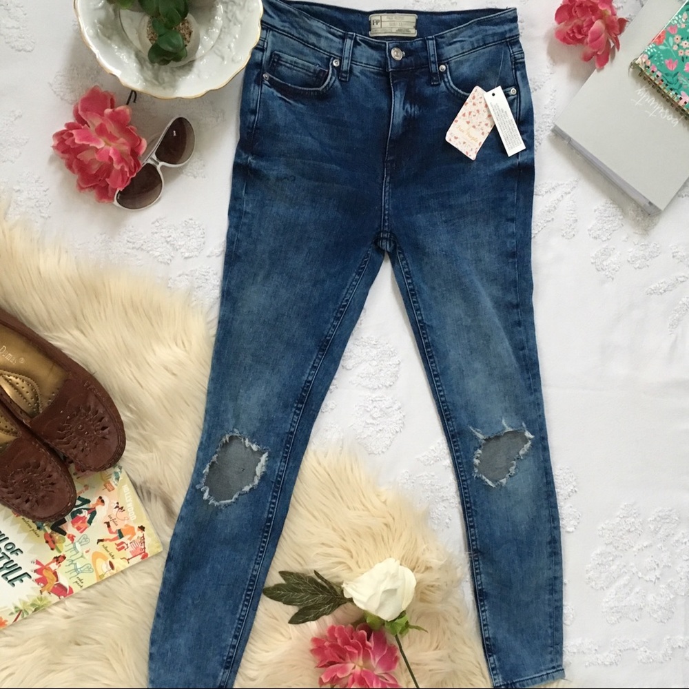 NWT Free People Distressed Skinny Jean